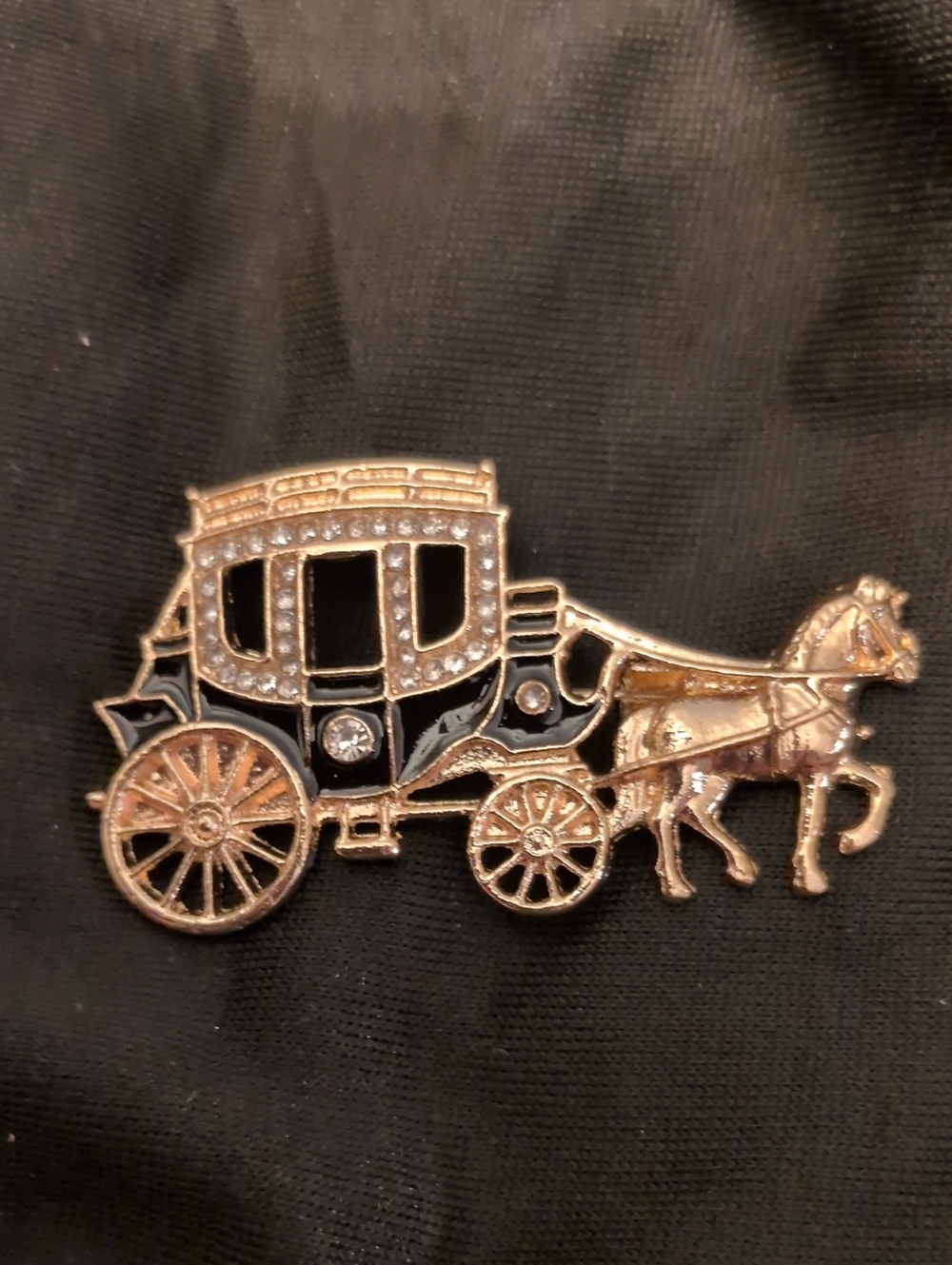 Elegant Gold and Black Horse-Drawn Coach Brooch